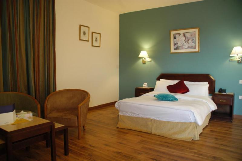 Golden Tulip 4*